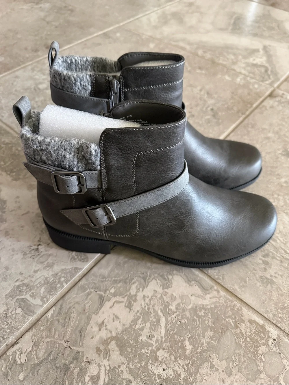 Easy Street Kourt Slip Resistant Ankle Boots in Grey, Size 11 W, NEW in Box